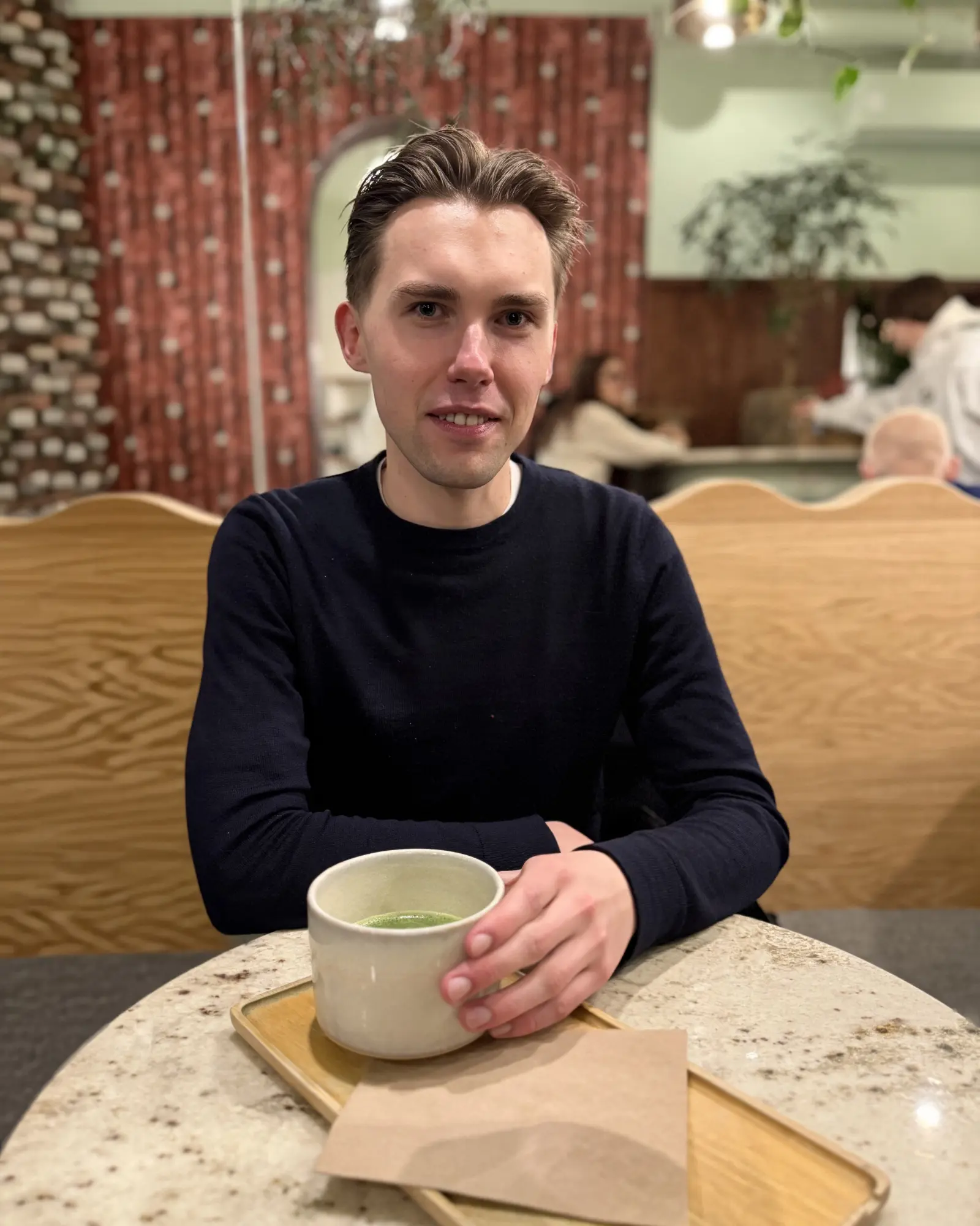 Portret Bartosza Ziółkowskiego - inżyniera AI i architekta GenAI